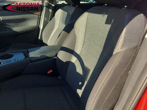 Used 2023 Nissan Rogue SV image 25