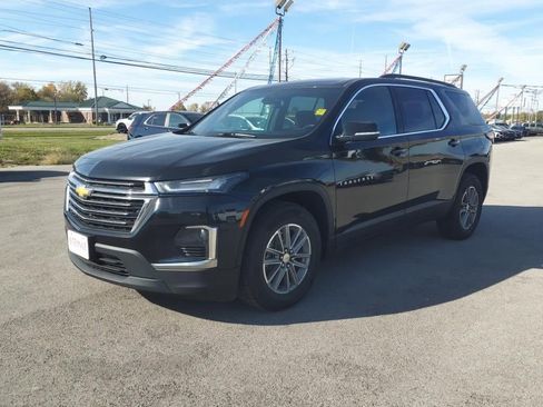 Used 2022 Chevrolet Traverse LT image 3