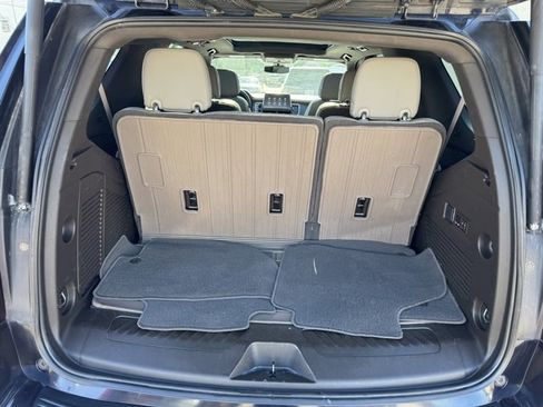 Used 2021 GMC Yukon SLT w/ SLT Luxury Package image 34