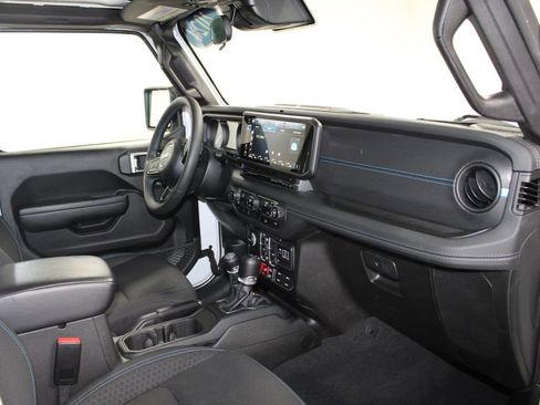 Used 2024 Jeep Wrangler Unlimited Rubicon 4xe AWD/4WD image 31