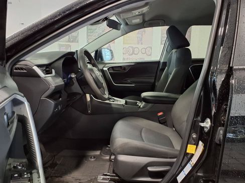 Used 2022 Toyota RAV4 LE AWD/4WD image 17