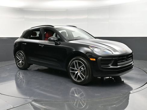 Certified 2026 Porsche Macan AWD/4WD image 10