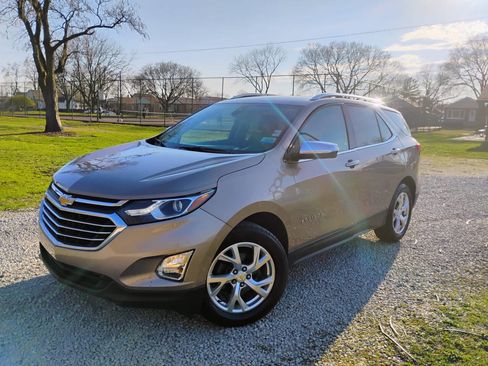 Used 2018 Chevrolet Equinox Premier image 3