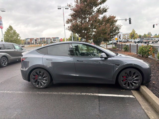 Used 2023 Tesla Model Y Performance AWD/4WD image 4
