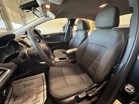 Used 2018 Chevrolet Cruze LT image 19