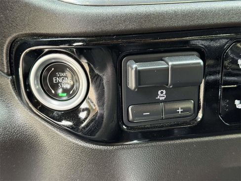 Used 2023 Chevrolet Silverado 1500 LT w/ Z71 Off-Road Package image 9