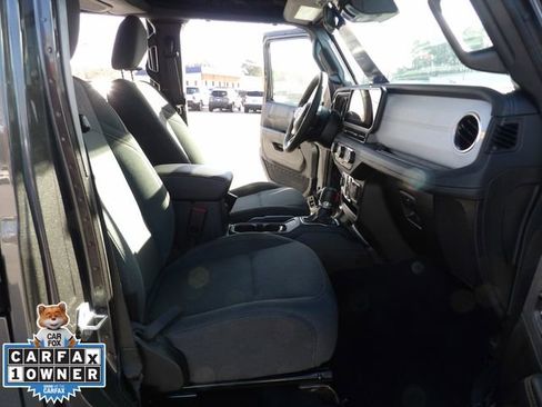 Used 2024 Jeep Wrangler Sahara image 35