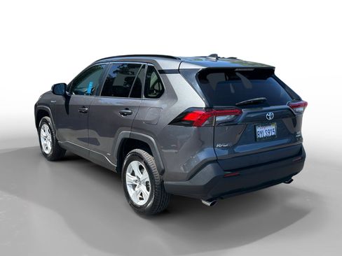 Used 2021 Toyota RAV4 XLE w/ Convenience Package AWD/4WD image 3
