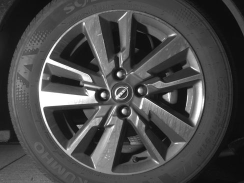 Used 2025 Nissan Versa SV image 13