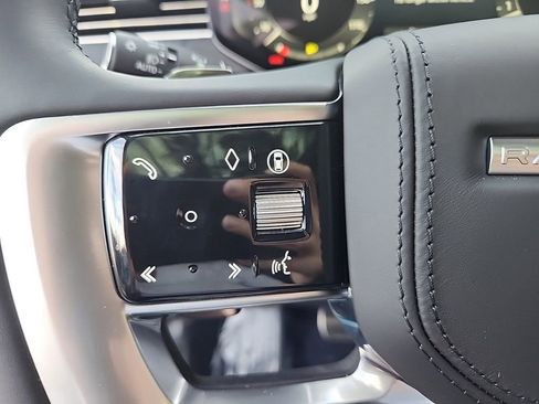 Used 2025 Land Rover Range Rover SE AWD/4WD image 19
