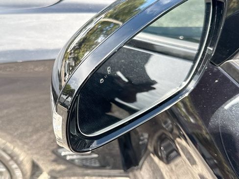 Used 2023 Genesis G70 2.0T RWD image 17