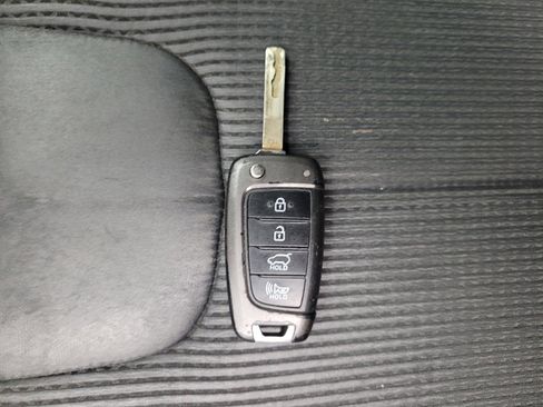 Used 2019 Hyundai Santa Fe SE AWD/4WD image 32