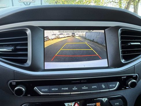 Used 2019 Hyundai Ioniq Plug-In Hybrid image 19
