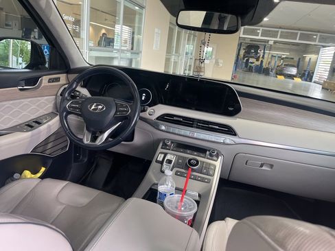 Used 2022 Hyundai Palisade Calligraphy image 11