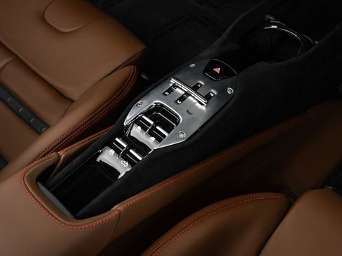 Used 2023 Ferrari SF90 Spider image 40