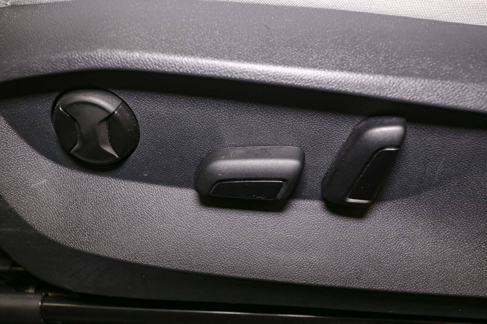 Certified 2023 Volkswagen Tiguan SE w/ Panoramic Sunroof Package FWD image 47
