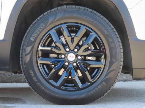 Used 2019 GMC Acadia SLT AWD/4WD image 16