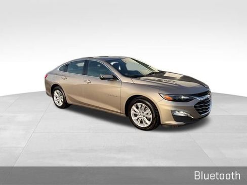 Used 2024 Chevrolet Malibu LT image 2