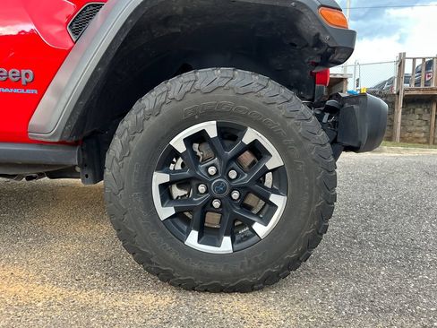 Used 2024 Jeep Wrangler Unlimited Rubicon 4xe AWD/4WD image 7