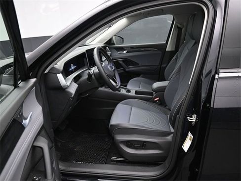 New 2026 Volkswagen Tiguan SE image 9