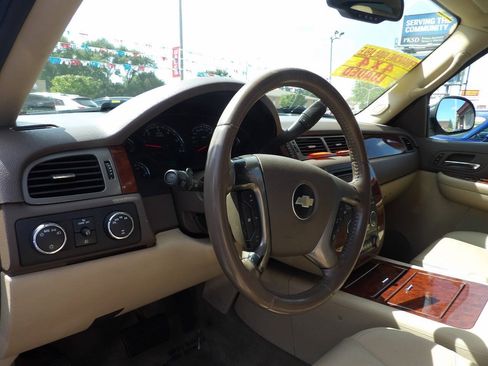 Used 2009 Chevrolet Tahoe LTZ AWD/4WD image 6