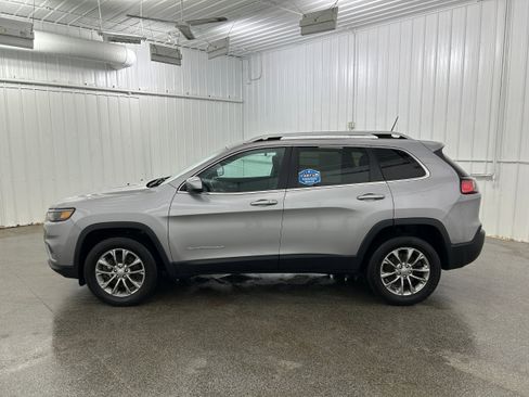 Used 2019 Jeep Cherokee Latitude Plus w/ Cold Weather Group AWD/4WD image 22