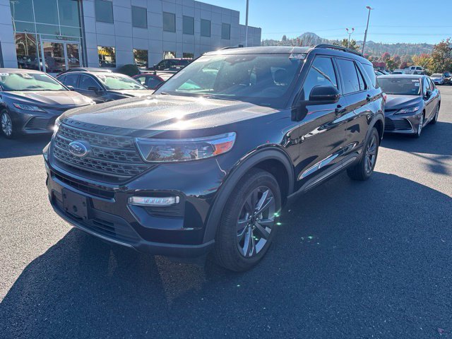 Used 2023 Ford Explorer XLT w/ Equipment Group 202A AWD/4WD image 5