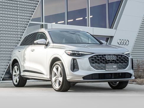 Certified 2025 Audi Q5 Premium w/ Premium Plus AWD/4WD image 1
