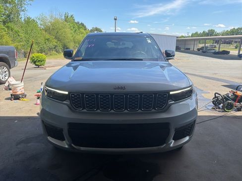 Used 2023 Jeep Grand Cherokee L Summit w/ Advanced Protech Group IV image 2