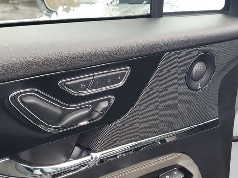 New 2025 Lincoln Corsair Reserve w/ Equipment Group 202A image 9