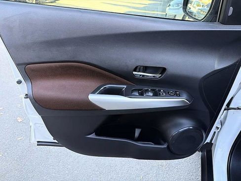 Used 2019 Nissan Kicks SR FWD image 14