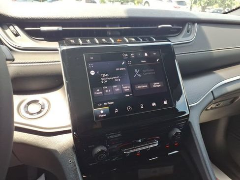 Used 2025 Jeep Grand Cherokee Laredo RWD image 19