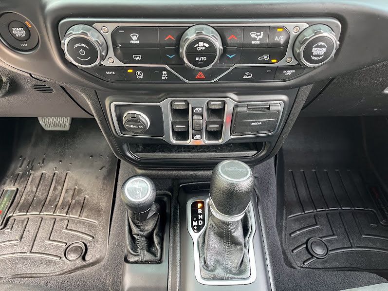 Used 2020 Jeep Gladiator Sport w/ Quick Order Package 24S AWD/4WD image 18