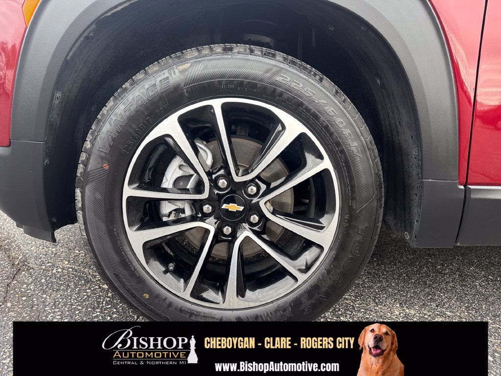 Used 2025 Chevrolet TrailBlazer LT AWD/4WD image 17
