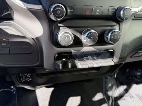 Used 2024 RAM 2500 Big Horn image 25