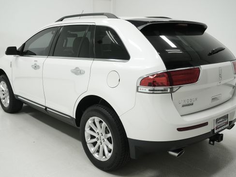Used 2013 Lincoln MKX FWD image 6