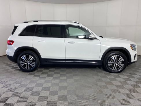 New 2025 Mercedes-Benz GLB 250 4MATIC image 7