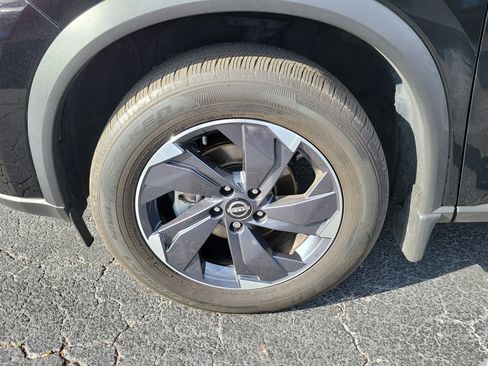 Certified 2024 Nissan Rogue SV FWD image 4