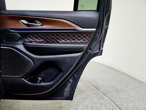 Used 2022 Jeep Grand Cherokee Summit image 20