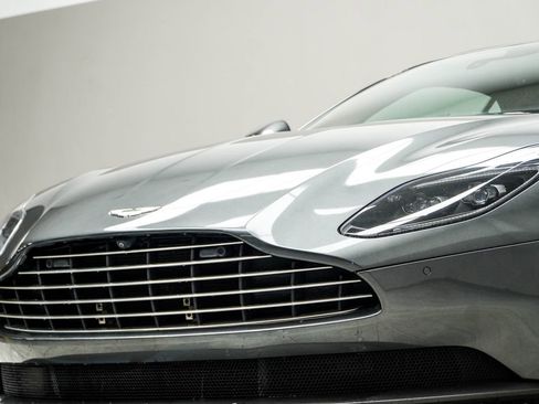 Used 2019 Aston Martin DB11 Volante RWD image 6