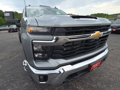 Used 2026 Chevrolet Silverado 3500 LT w/ Convenience Package AWD/4WD image 12