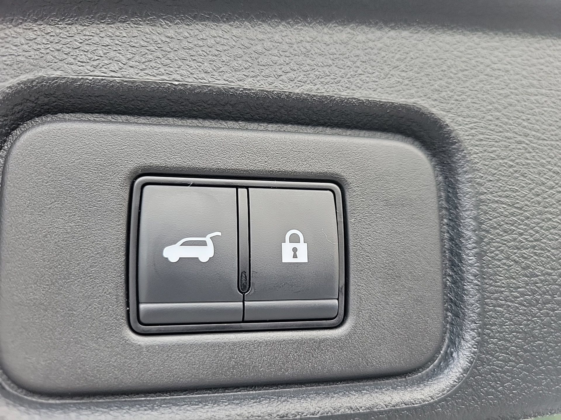 Used 2024 Nissan Pathfinder SL FWD image 15