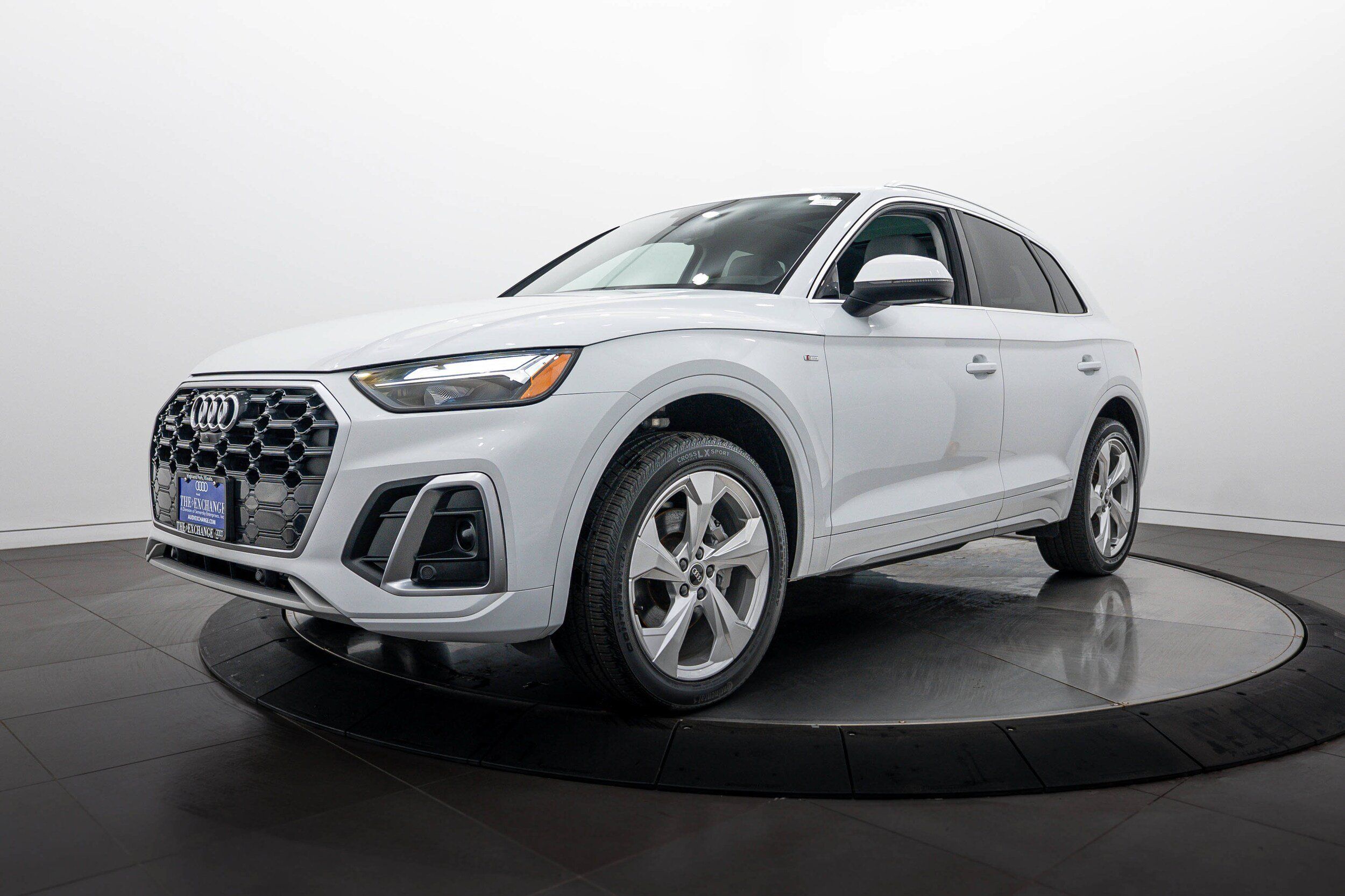 Used 2022 Audi Q5 2.0T Premium Plus w/ Premium Plus Package AWD/4WD image 7