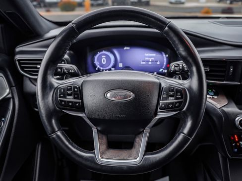 Certified 2020 Ford Explorer Platinum w/ Premium Technology Package image 16