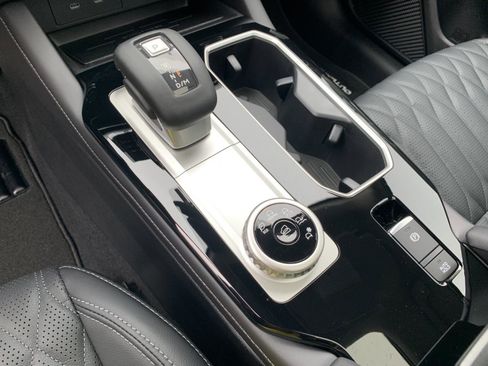 New 2025 Mitsubishi Outlander SEL image 17