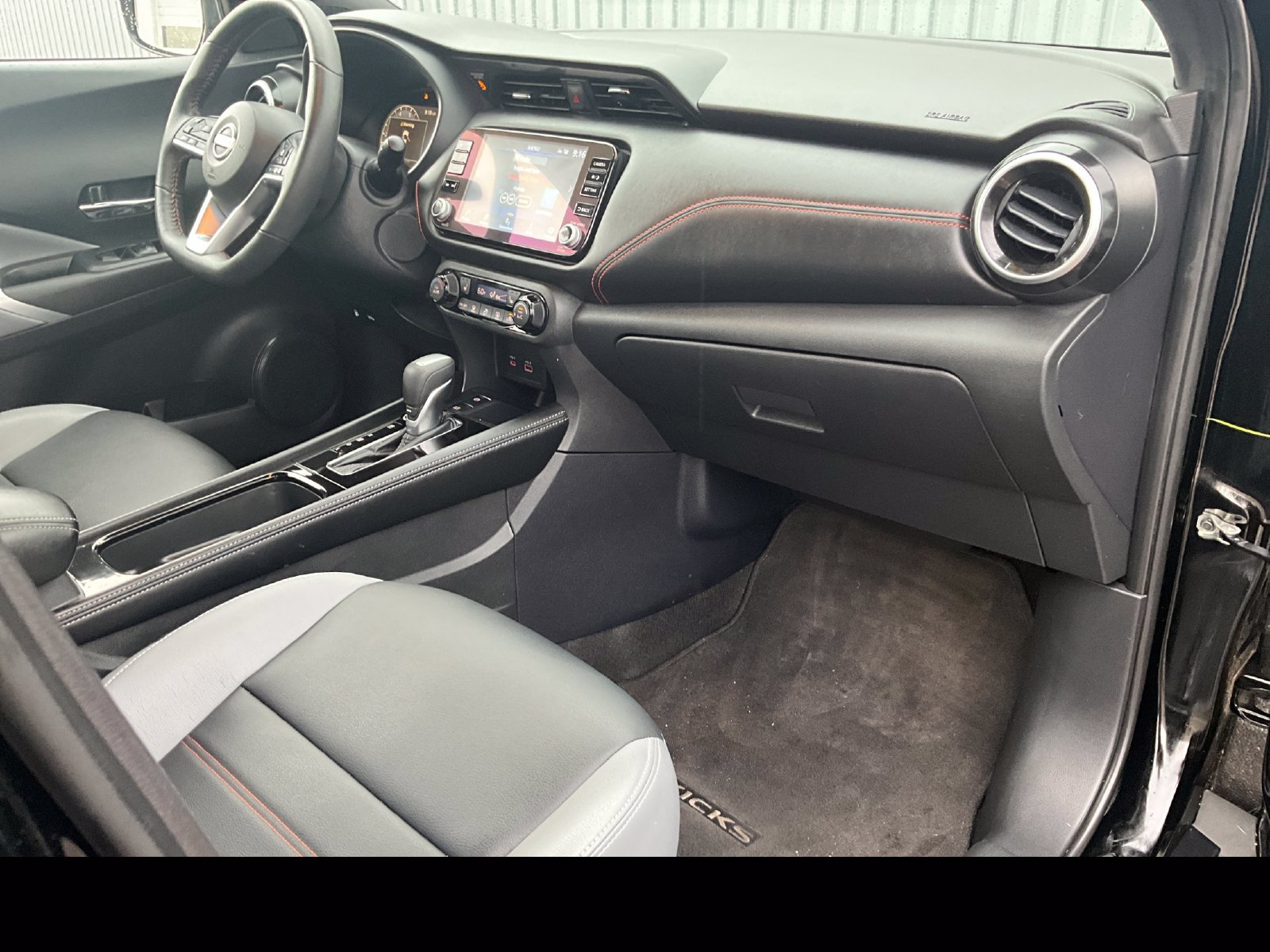 Used 2023 Nissan Kicks SR w/ SR Premium Package FWD image 9