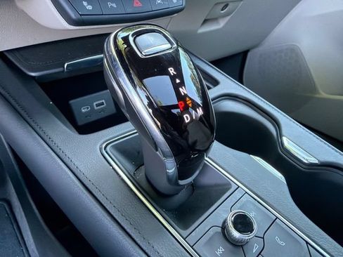 Used 2023 Cadillac XT4 Luxury w/ Cold Weather Package FWD image 32
