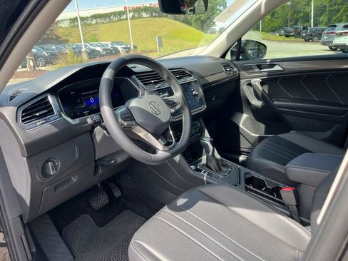 Used 2023 Volkswagen Tiguan SE FWD image 6