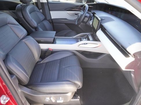 Used 2025 Lincoln Nautilus Reserve image 19