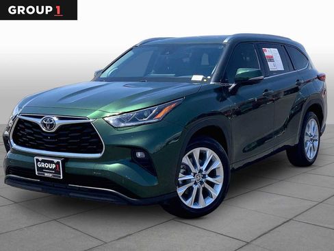 Used 2023 Toyota Highlander Limited FWD image 1